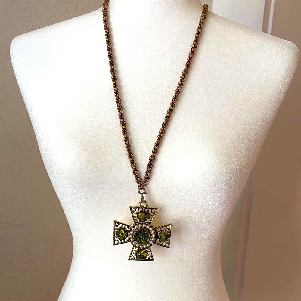 π₯HPπ₯VTG Statement Maltese Cross Pendant with Necklace, gold/ green - Picture 3 of 12